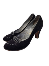 Load image into Gallery viewer, 1950s Black Bow Suede Court Shoes
