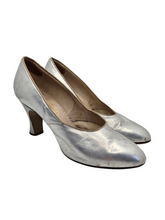 Load image into Gallery viewer, 1920s Silver Court Shoes
