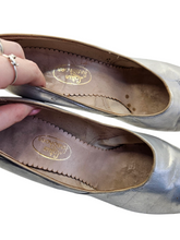 Load image into Gallery viewer, 1920s Silver Court Shoes
