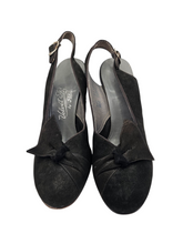 Load image into Gallery viewer, 1940s Brown/Black Bow Slingback Shoes
