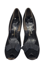 Load image into Gallery viewer, 1950s Black Fabric Bow Peep Toe Shoes
