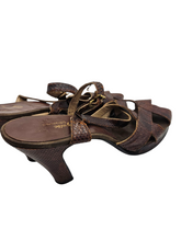 Load image into Gallery viewer, 1940s Brown Mock Croc Platform Sandals
