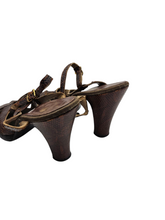 Load image into Gallery viewer, 1940s Brown Mock Croc Platform Sandals
